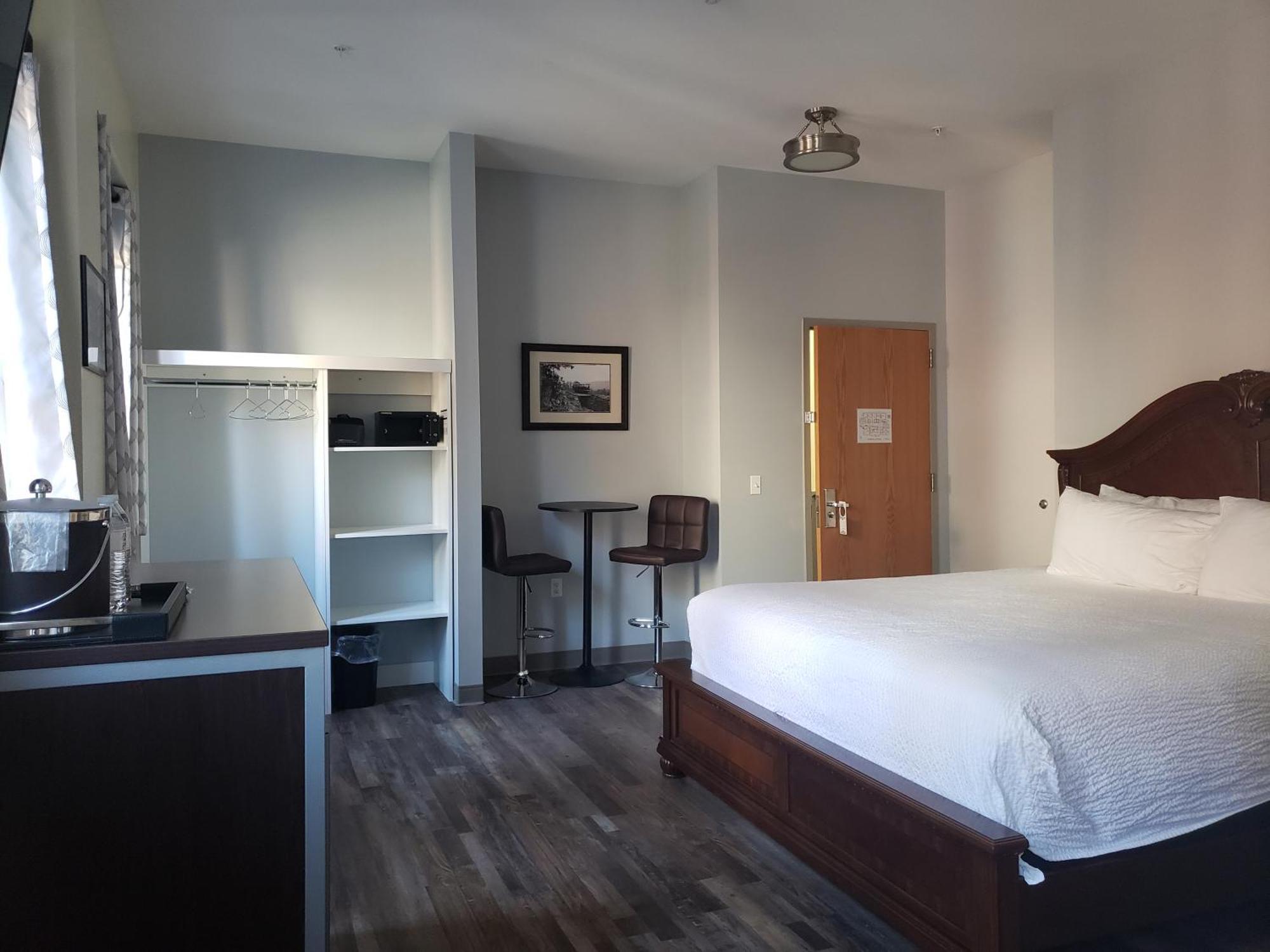 The Y On Broadway Hotel Джим Торп Екстериор снимка